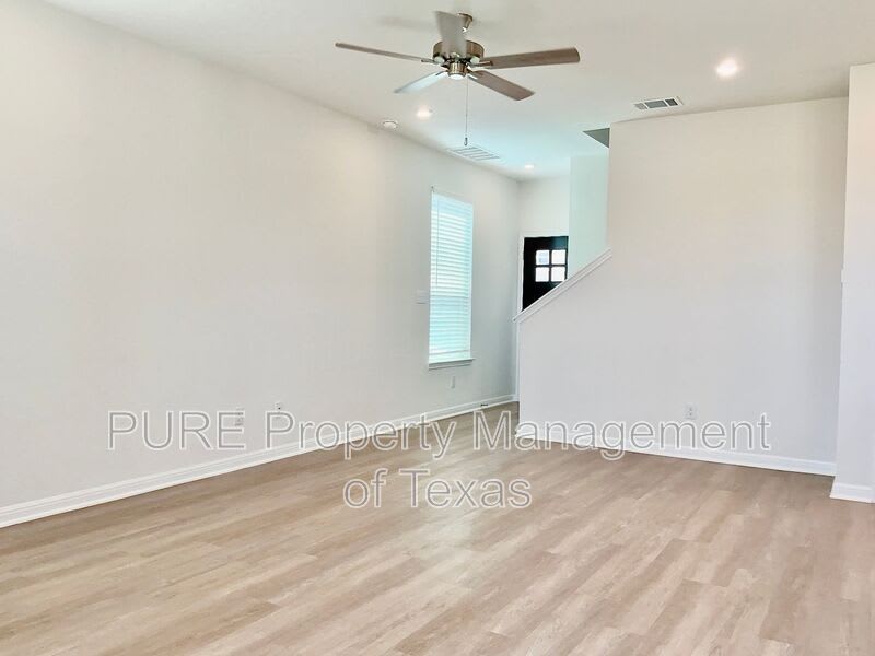 2208 Cornfield Dr – photo 4