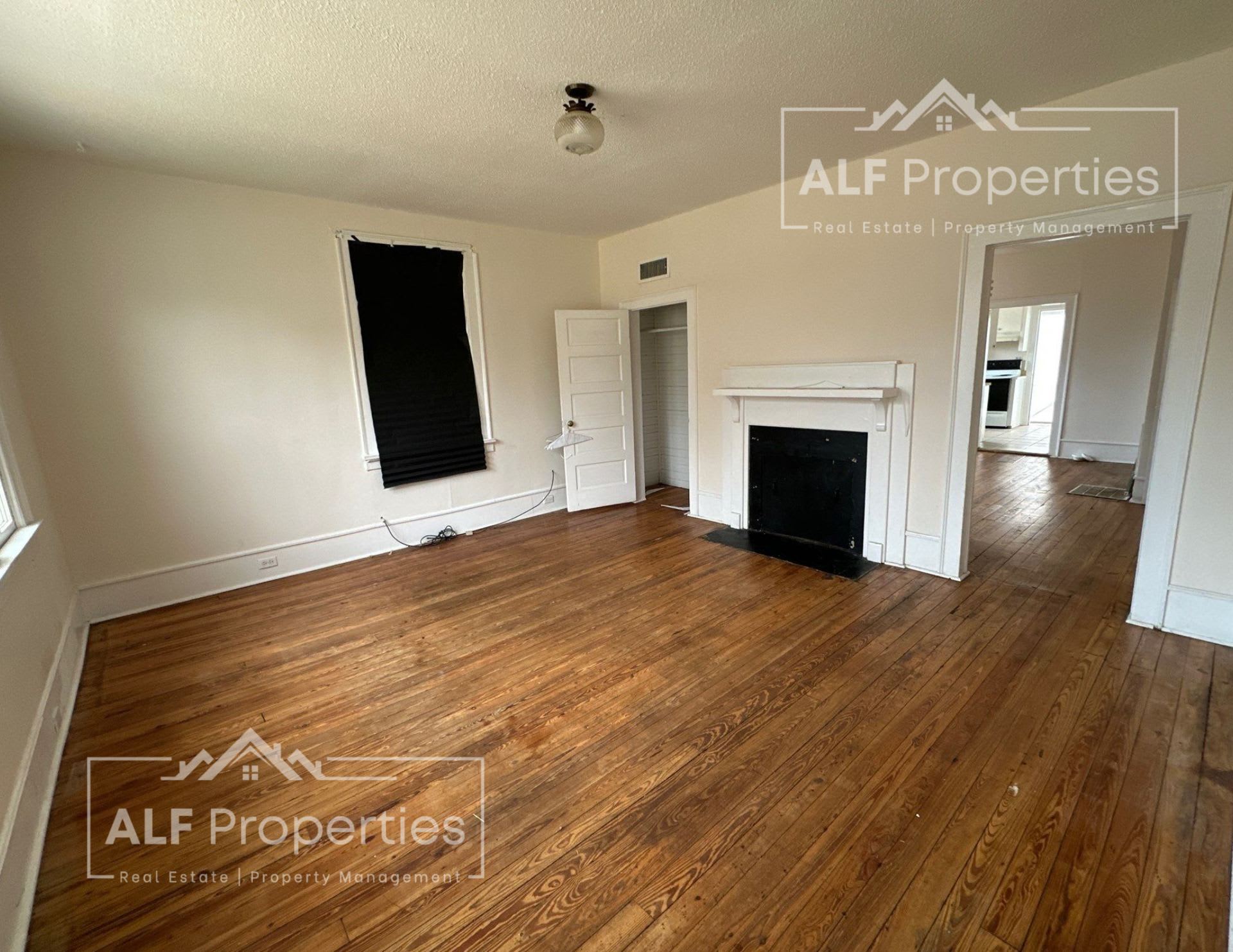 3Br 2Ba Two Stories Large Living Room Dining Room – photo 1