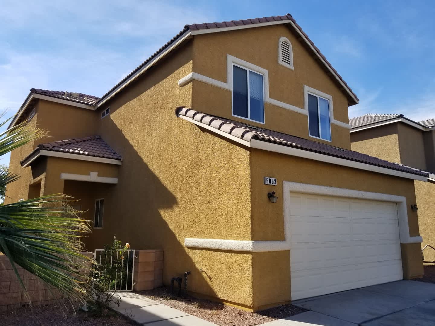 Lovely 2 story home Madre Mesa South Community – photo 2
