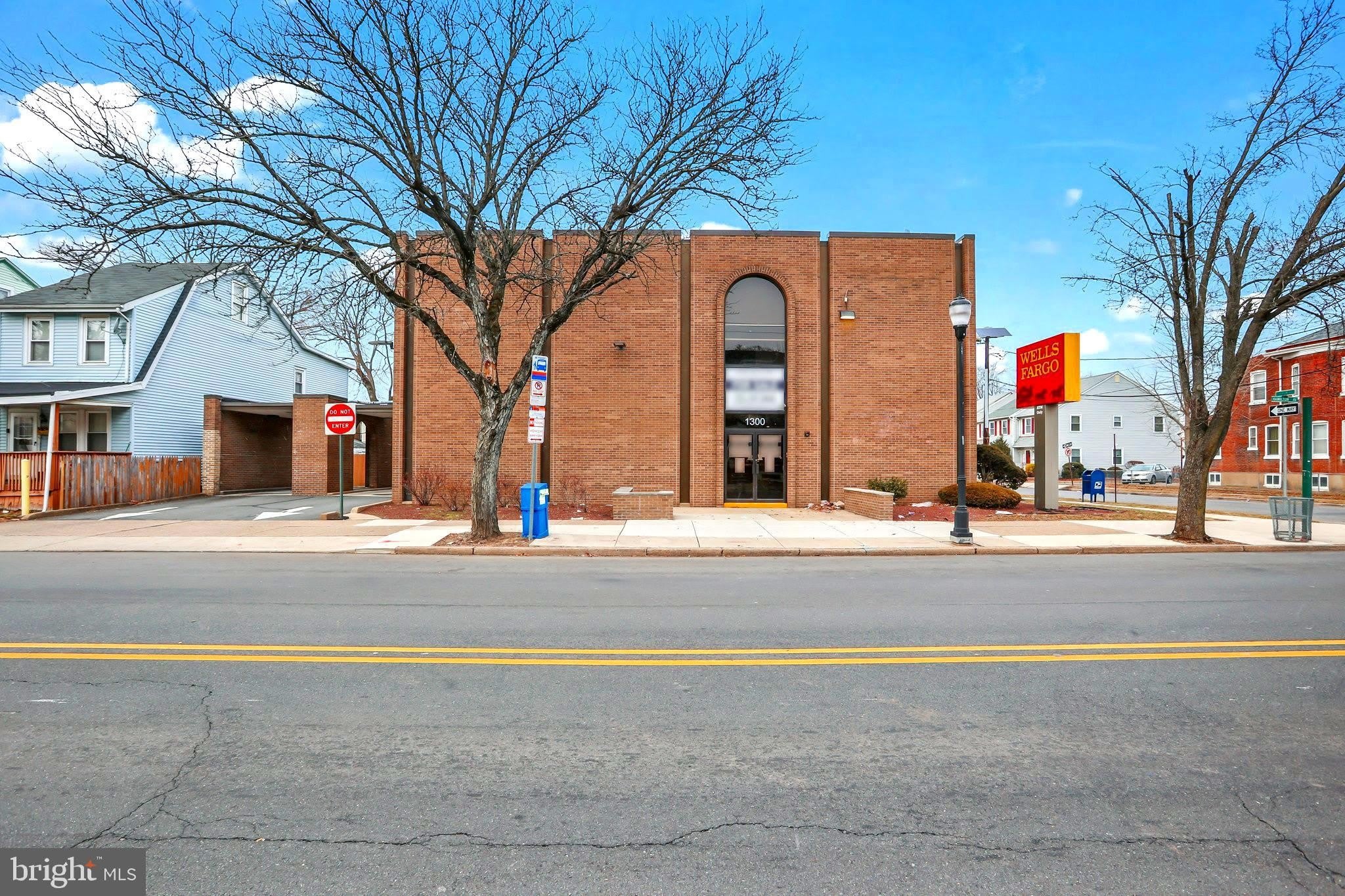 1300 HAMILTON Avenue – photo 1