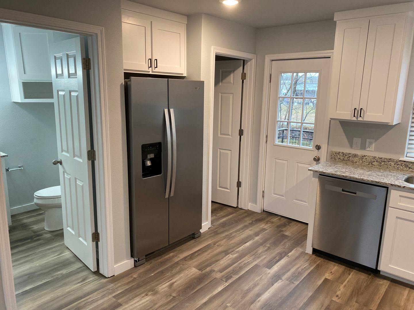 3 Bedrooms 2 5 Bathrooms Townhouse Near University Of Arkansas 1X Car Garage All Appliances Provided – photo 4