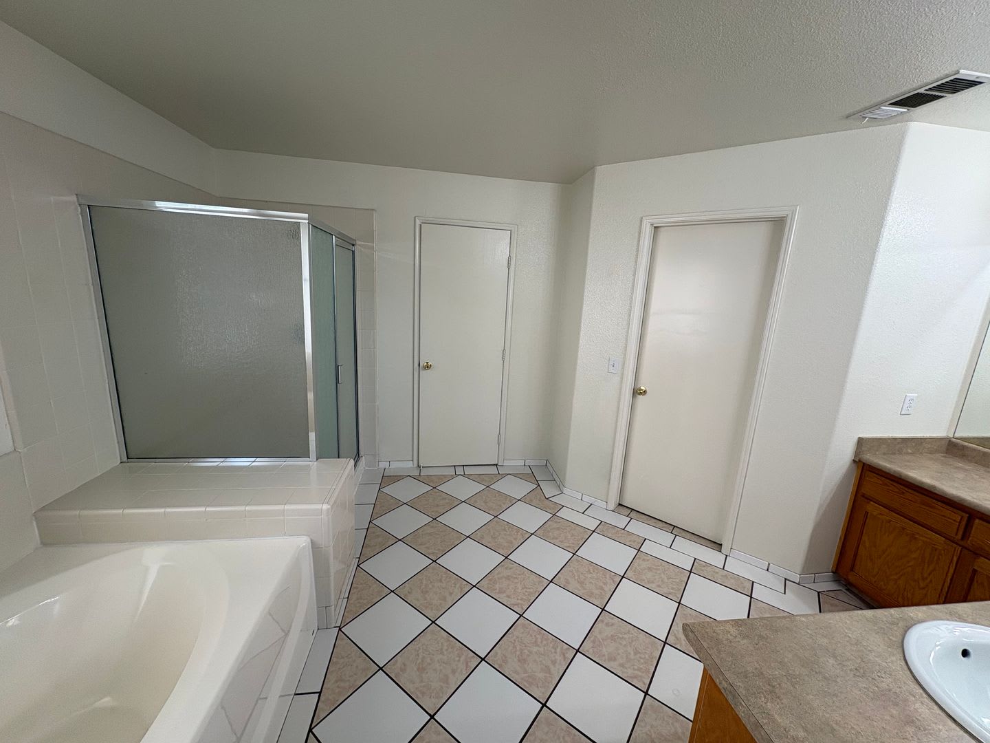 2 Story Home Near Shopping Center Rent Ready! – photo 4