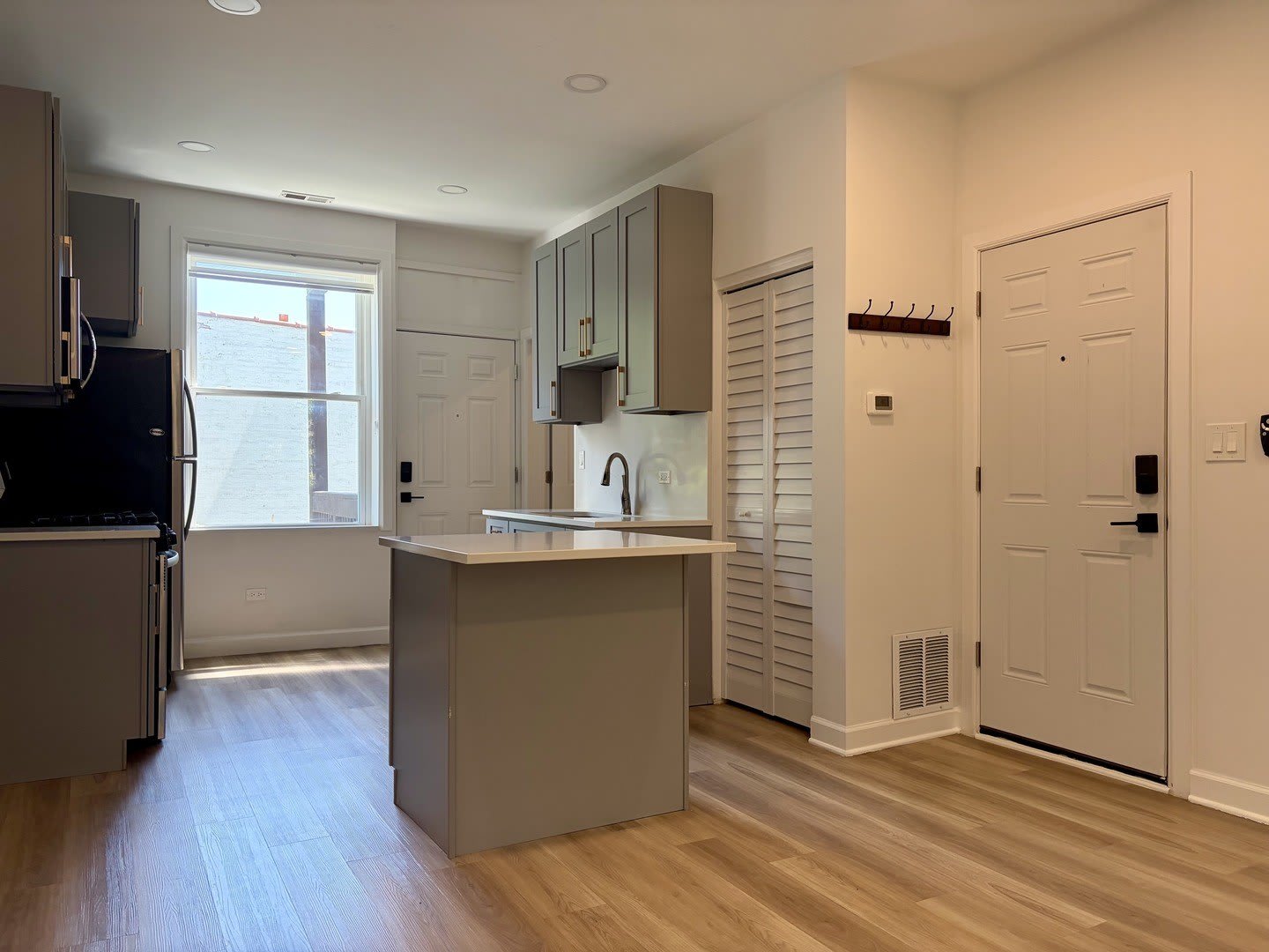 5325 N Damen Avenue – photo 2
