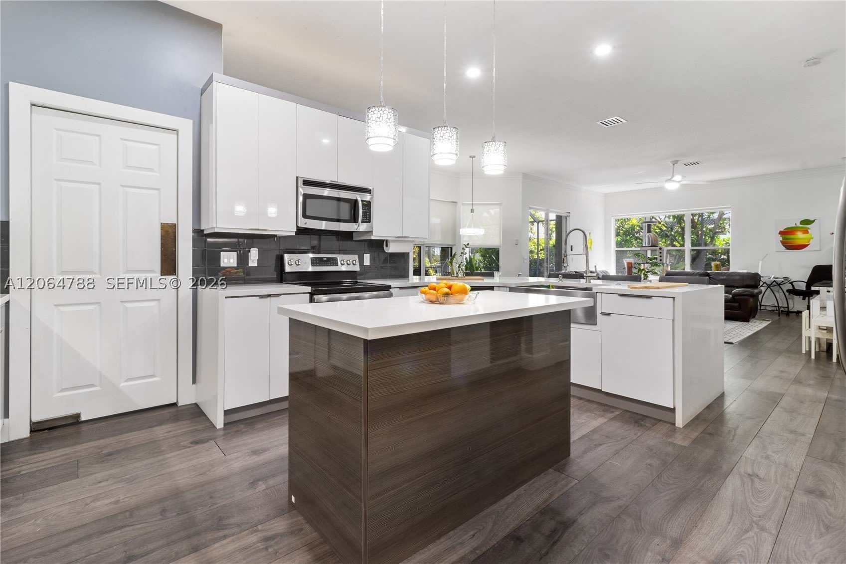 1046 SW 159th Way – photo 4