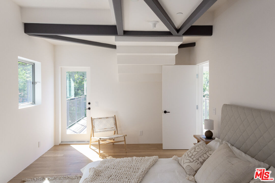 8870 Wonderland Avenue – photo 2