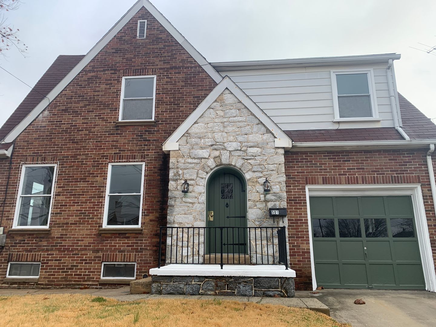 3 Bedroom 1.5 Bath House, Finished Basement, Garage-Suburban SD – photo 1