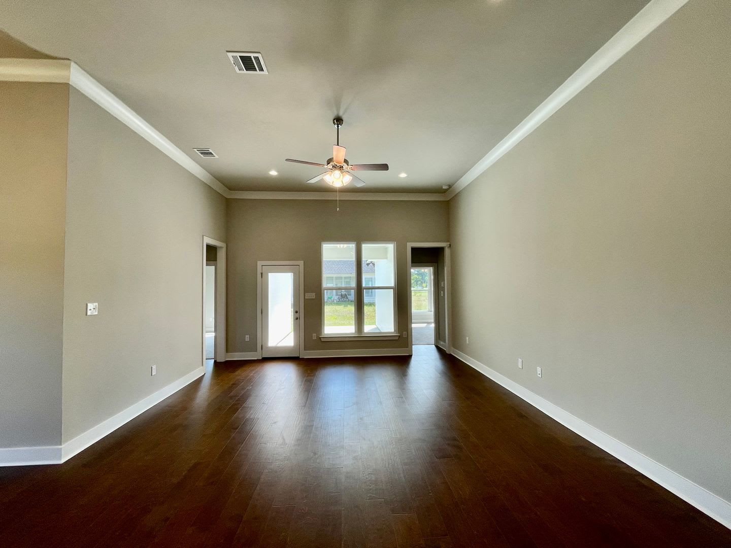 4 Bed 3 Bath In Southhaven – photo 2