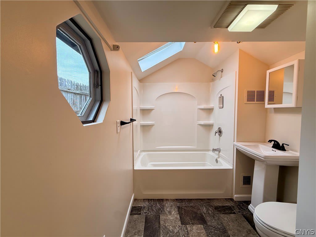 35 1/2 Elm Street – photo 4