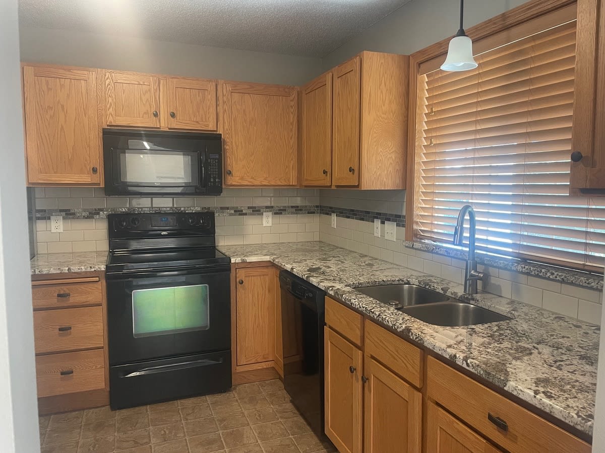 217 18th Ave Se – photo 2