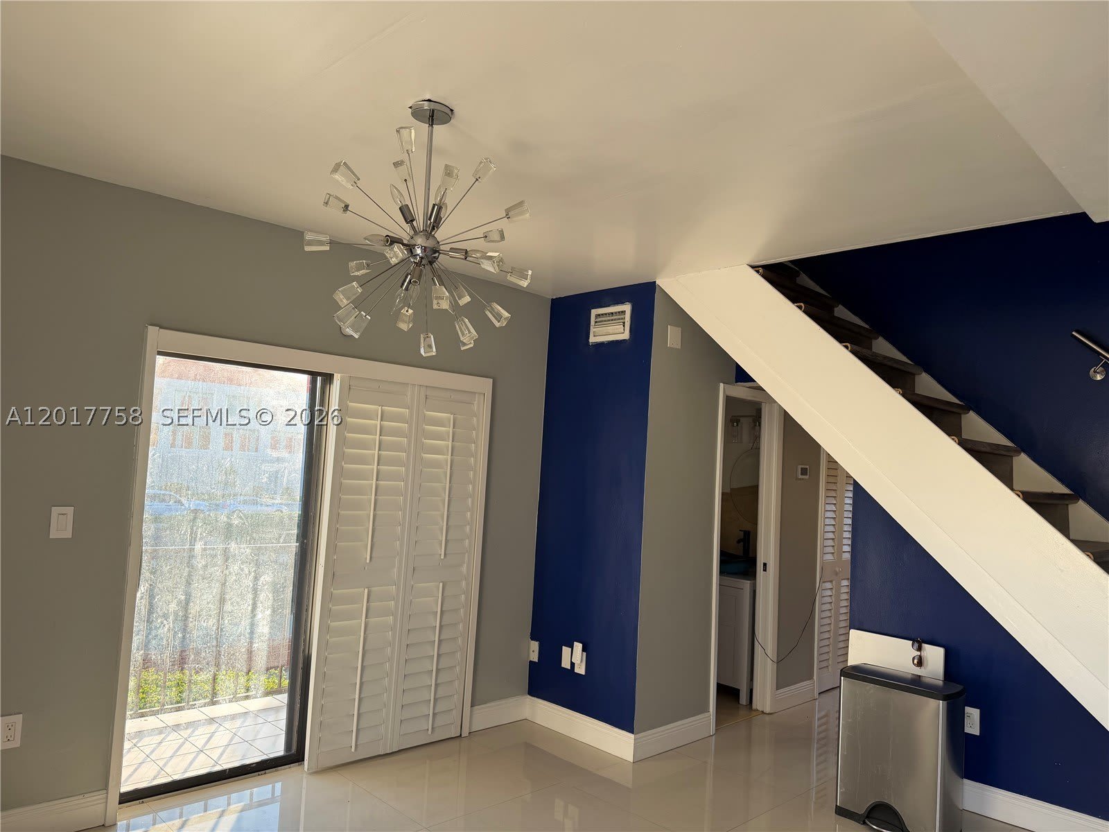 421 Swallow Dr – photo 2