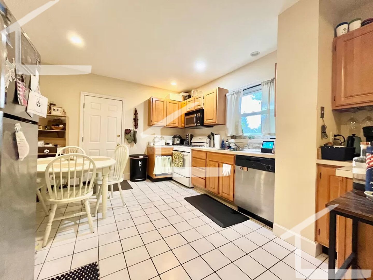 Charming Unit in Brookline – photo 3