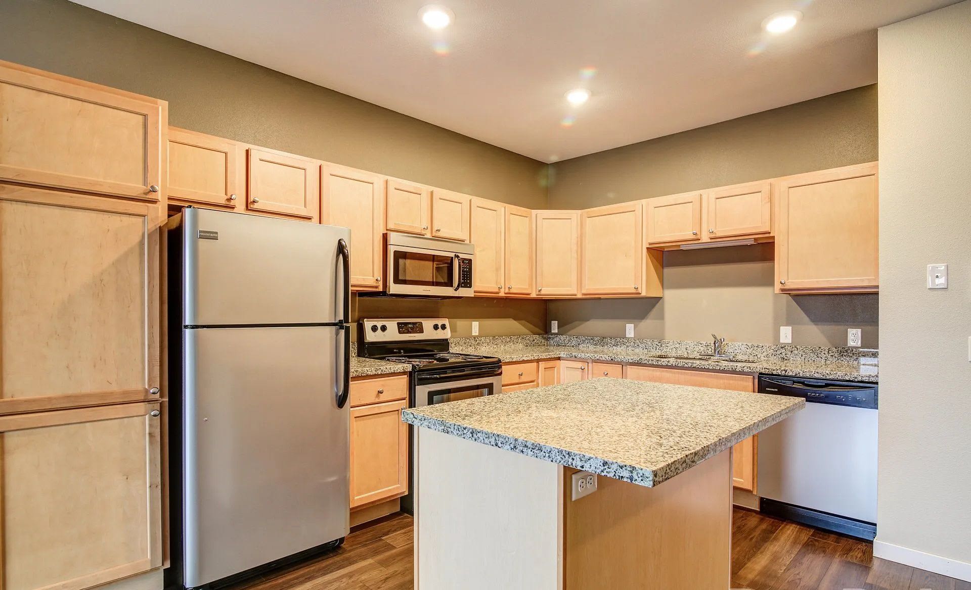 Lakewood Estates Apartments – photo 2