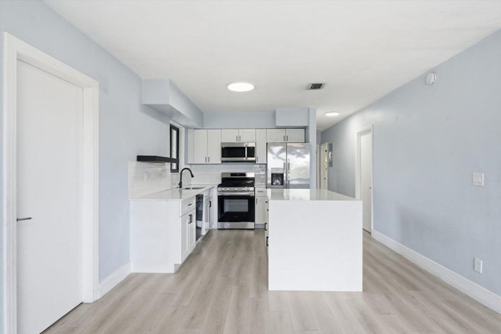 21341 NE 25th Court, Miami, FL 33180 – photo 1