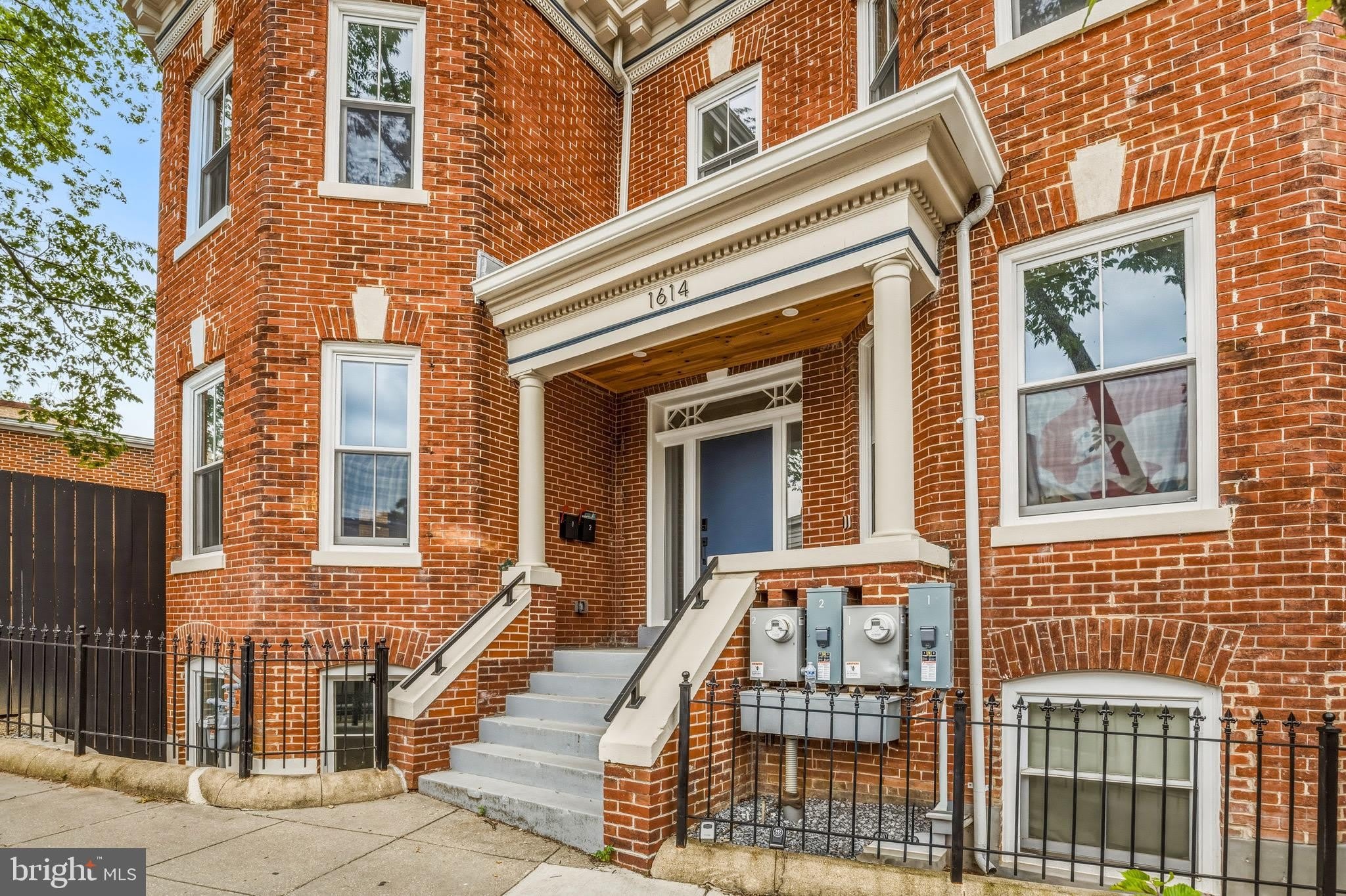 1614 Kilbourne Place Nw – photo 2