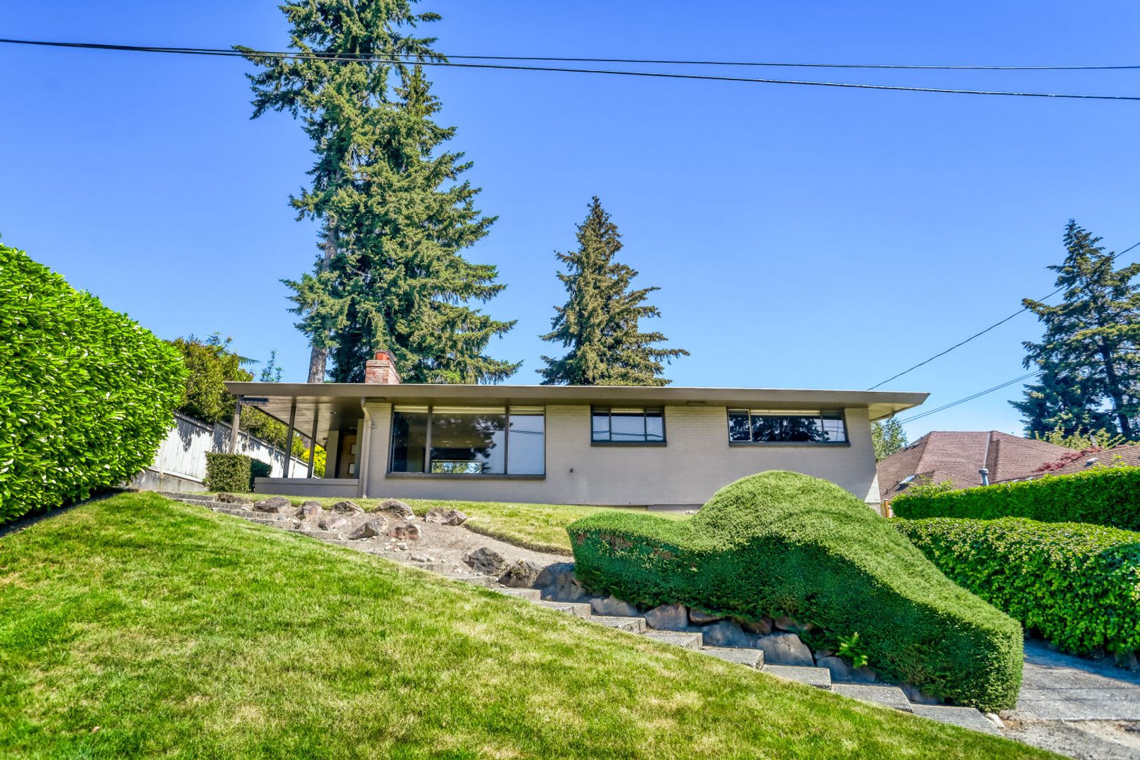 3Bd 1 75Ba Bellevue Home – photo 2