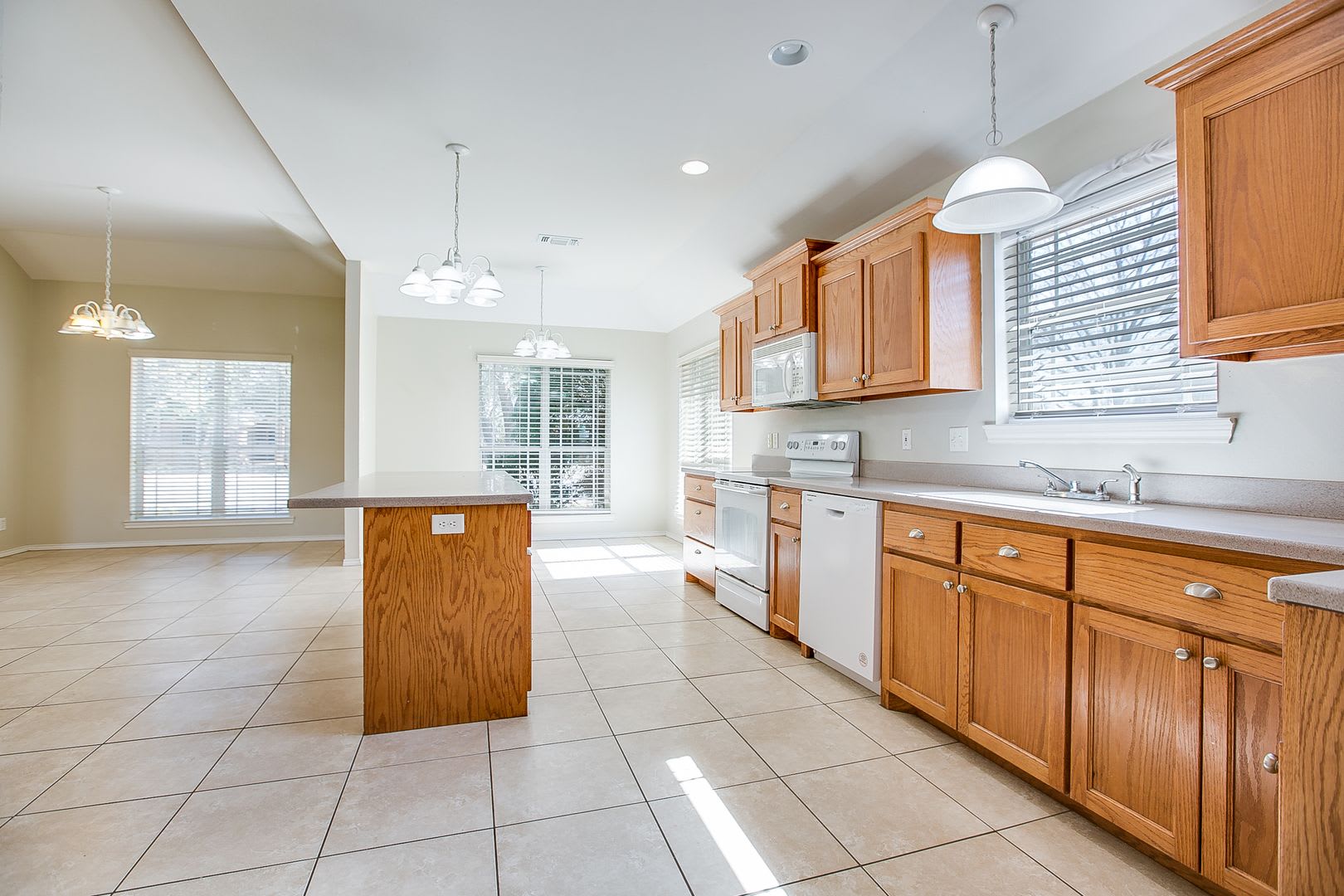 BEAUTIFUL 3 Bedroom 2 Bath home COMING SOON! – photo 5