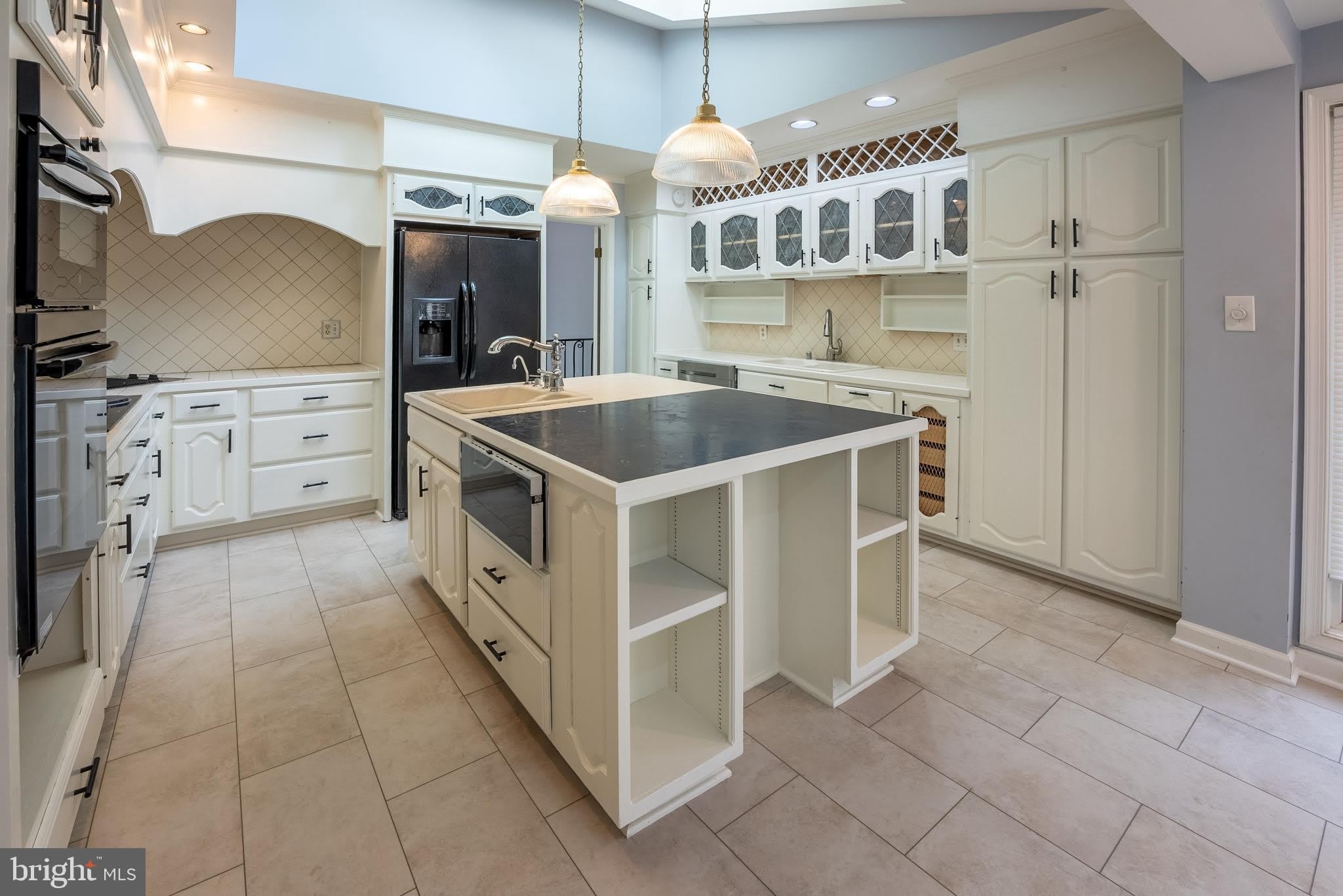 6438 WOODVILLE Drive – photo 2