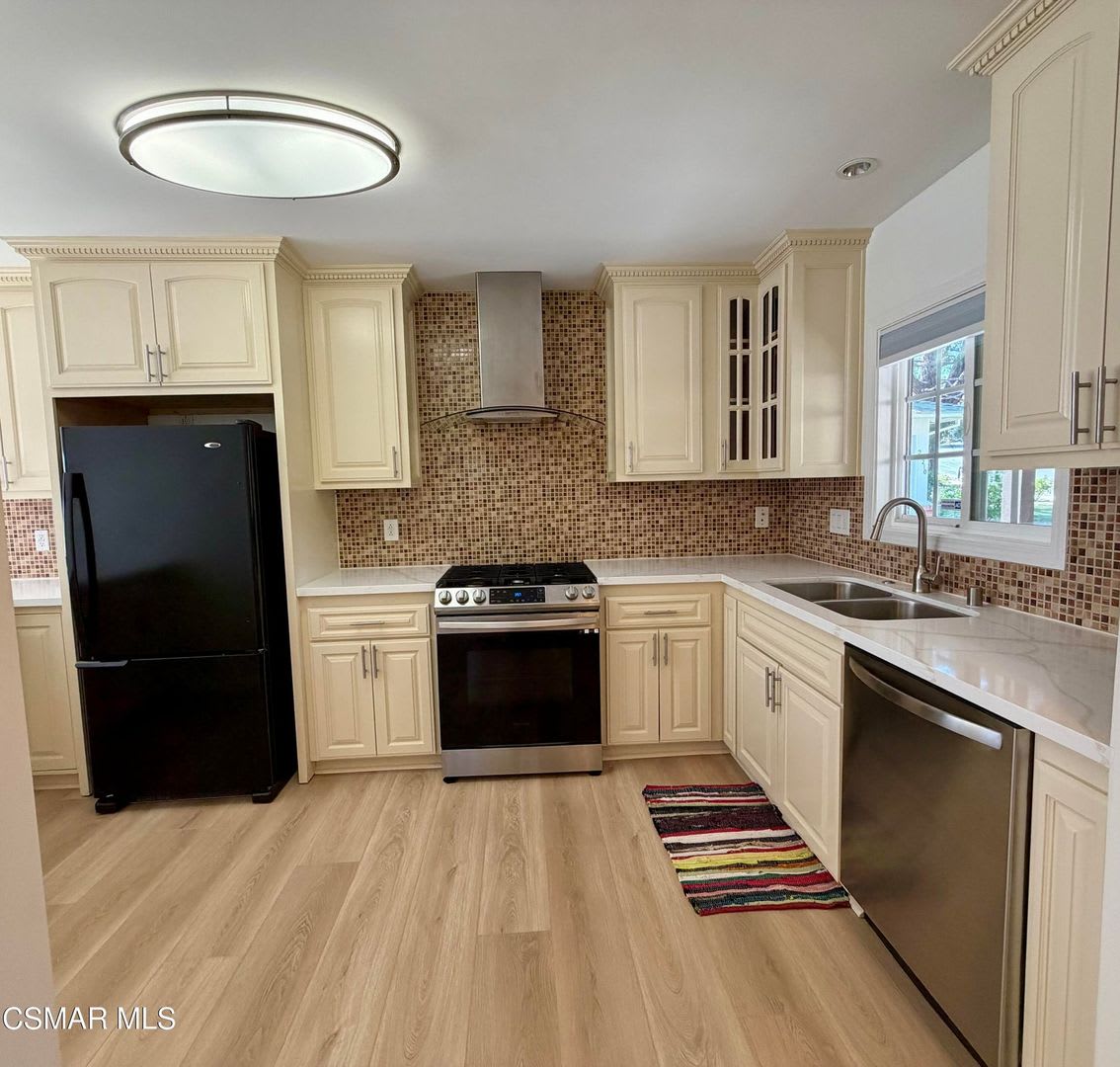 Welcome this single story, beautifully maintained and thoughtfully updated home South Of The Boulevard – photo 4