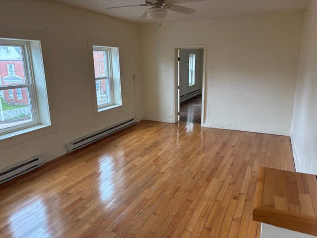 130 West King Street – photo 5