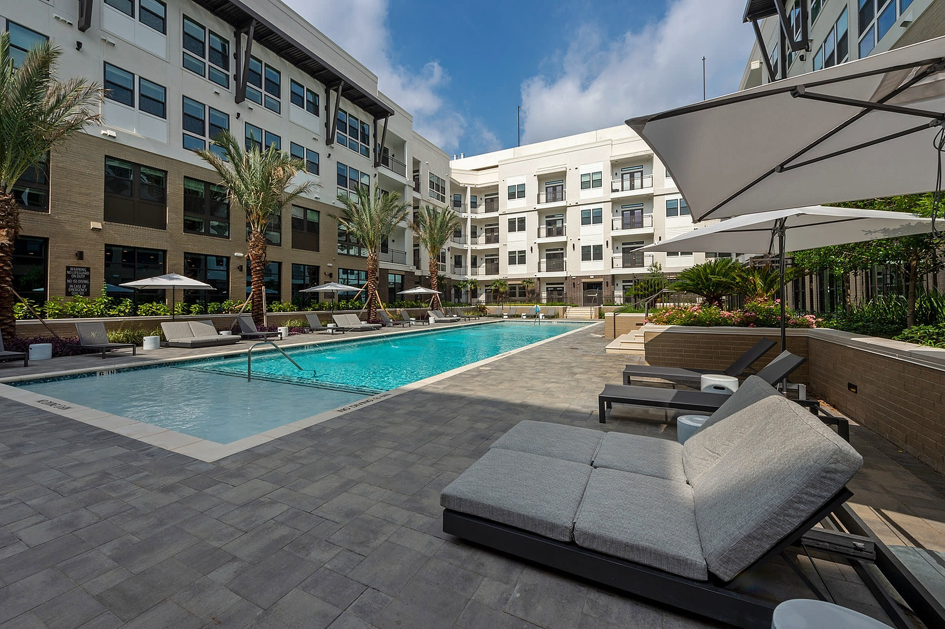 The Rosslyn at Garden Oaks – photo 2