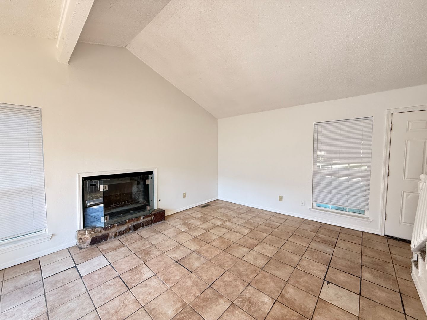 3 bedroom 2 bath! – photo 3