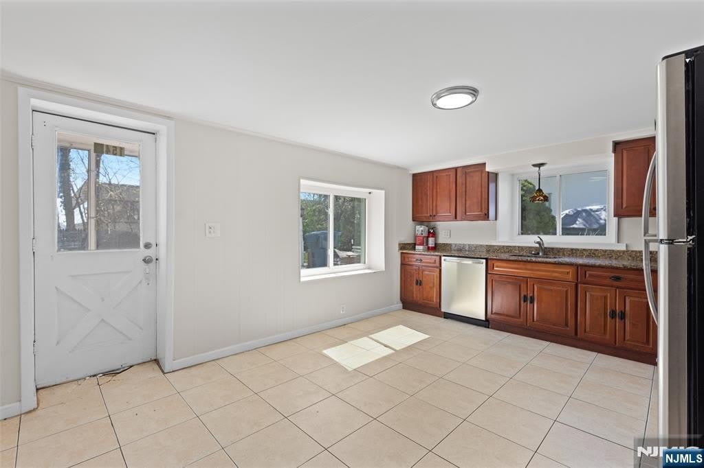154 Ames Street – photo 3