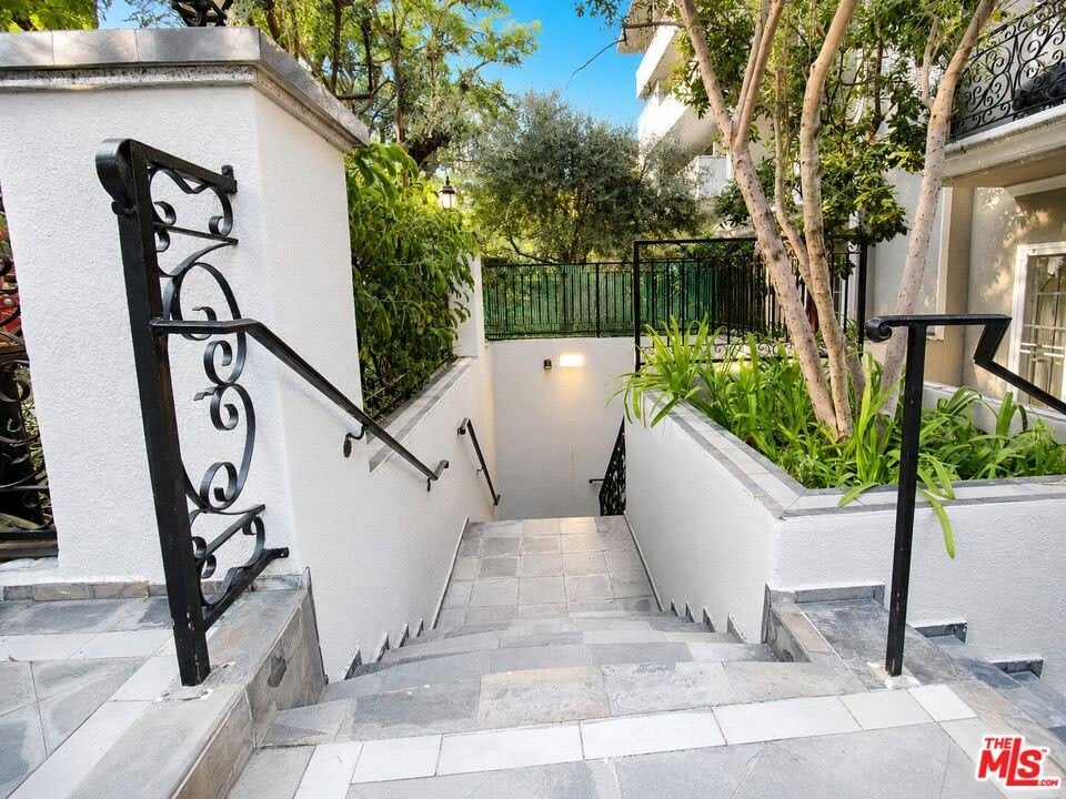 342 N Palm Dr – photo 4