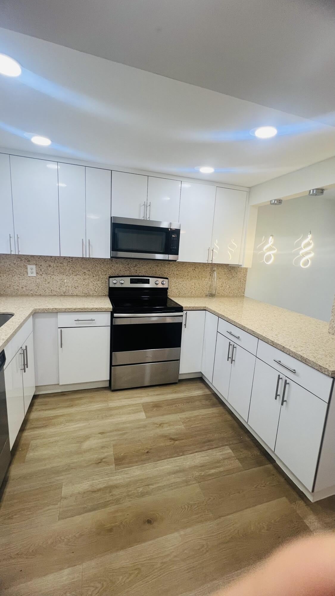 8345 SUNRISE LAKES Boulevard – photo 1