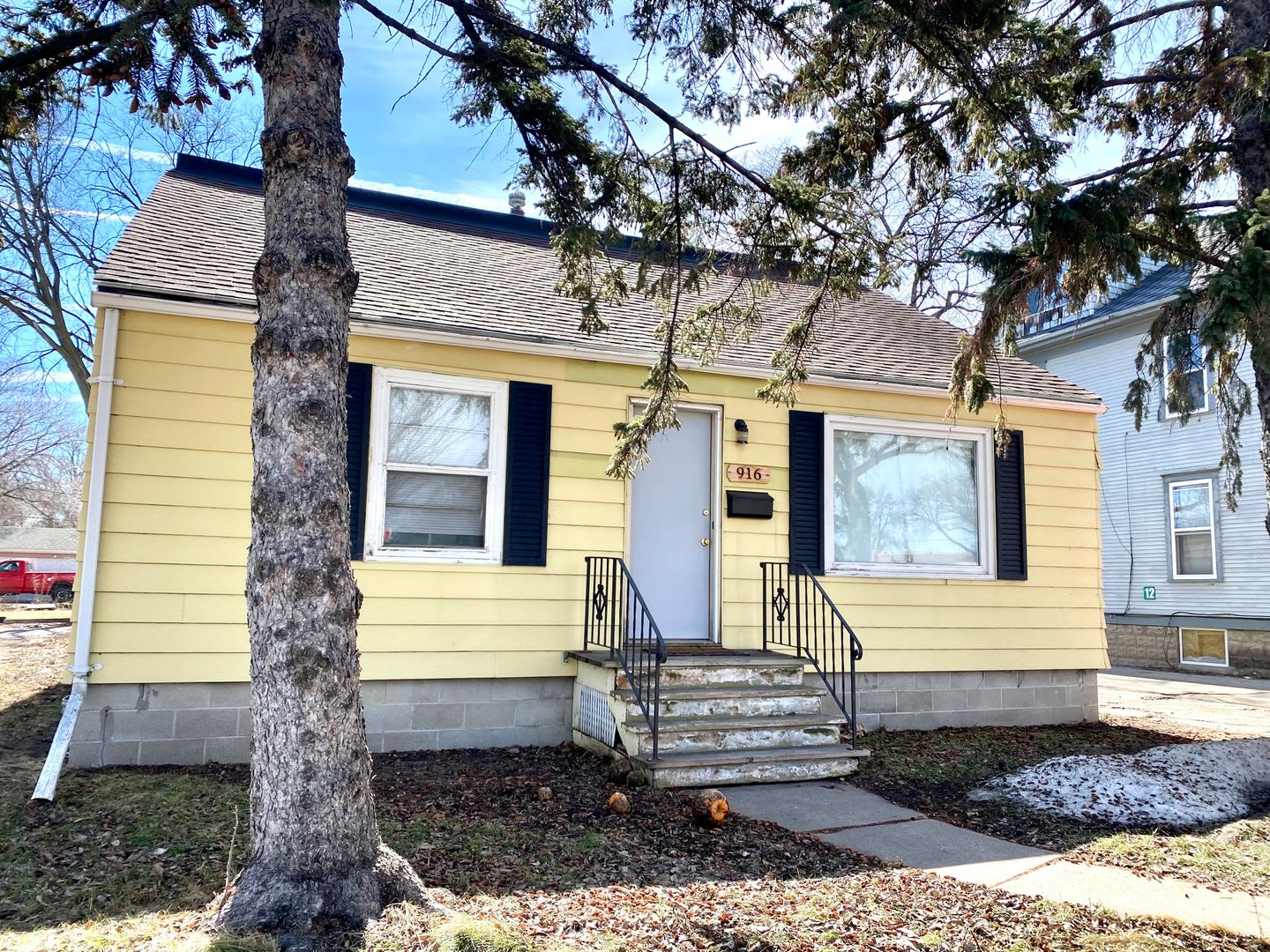 4 bed, 1.5 bath Home Near NDSU! – photo 1