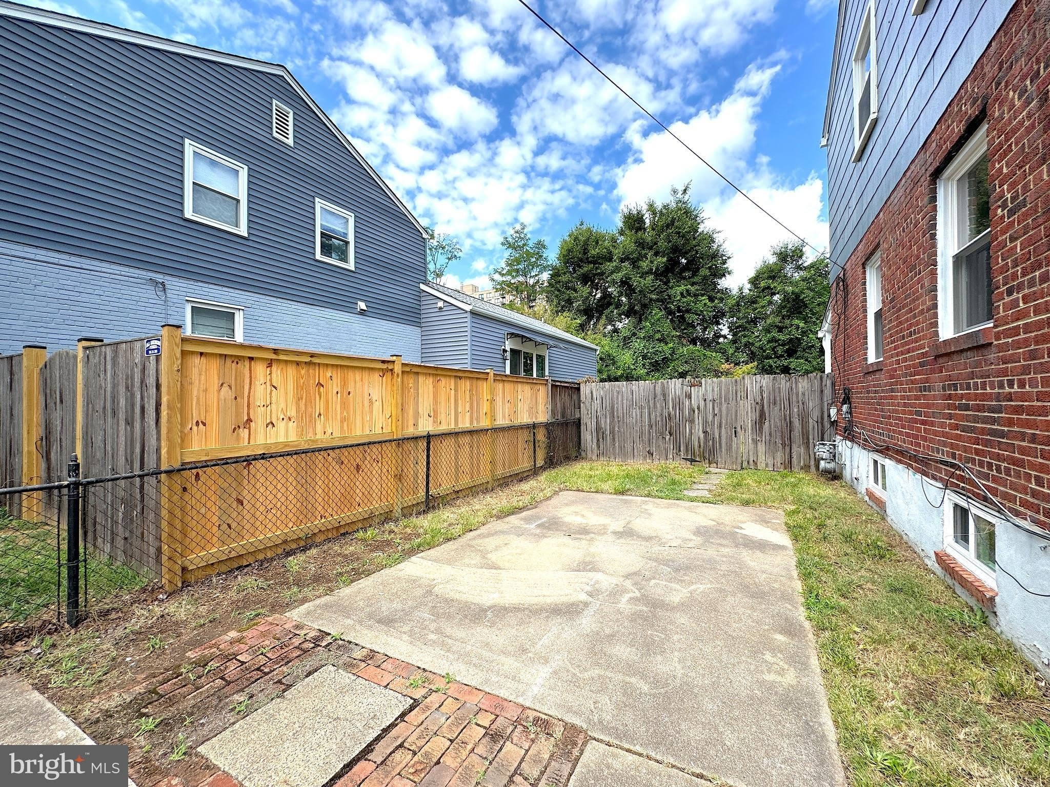 5700 FENWICK Drive – photo 3