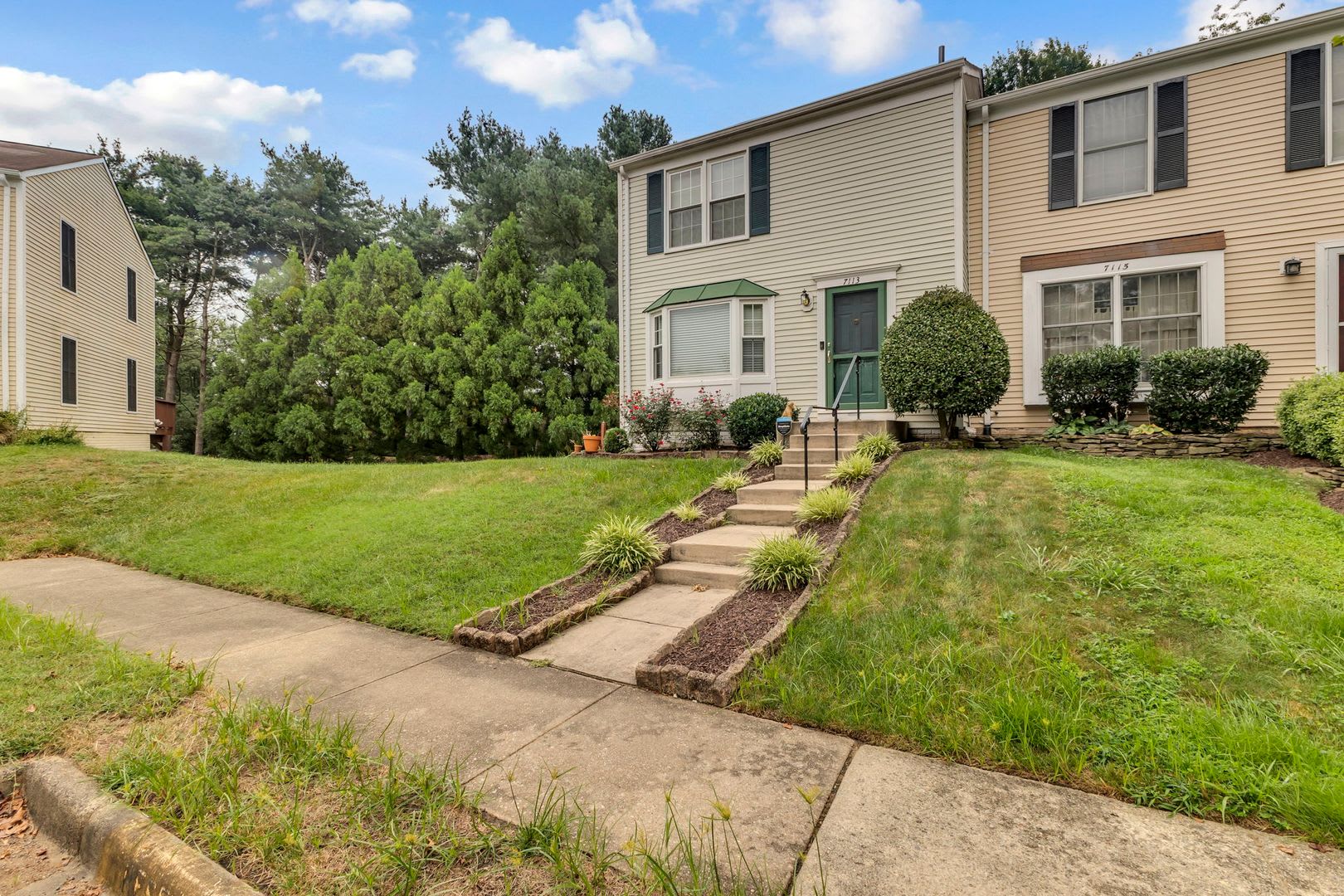 Beautifully Updated End Unit Townhome In Prime Location – photo 2