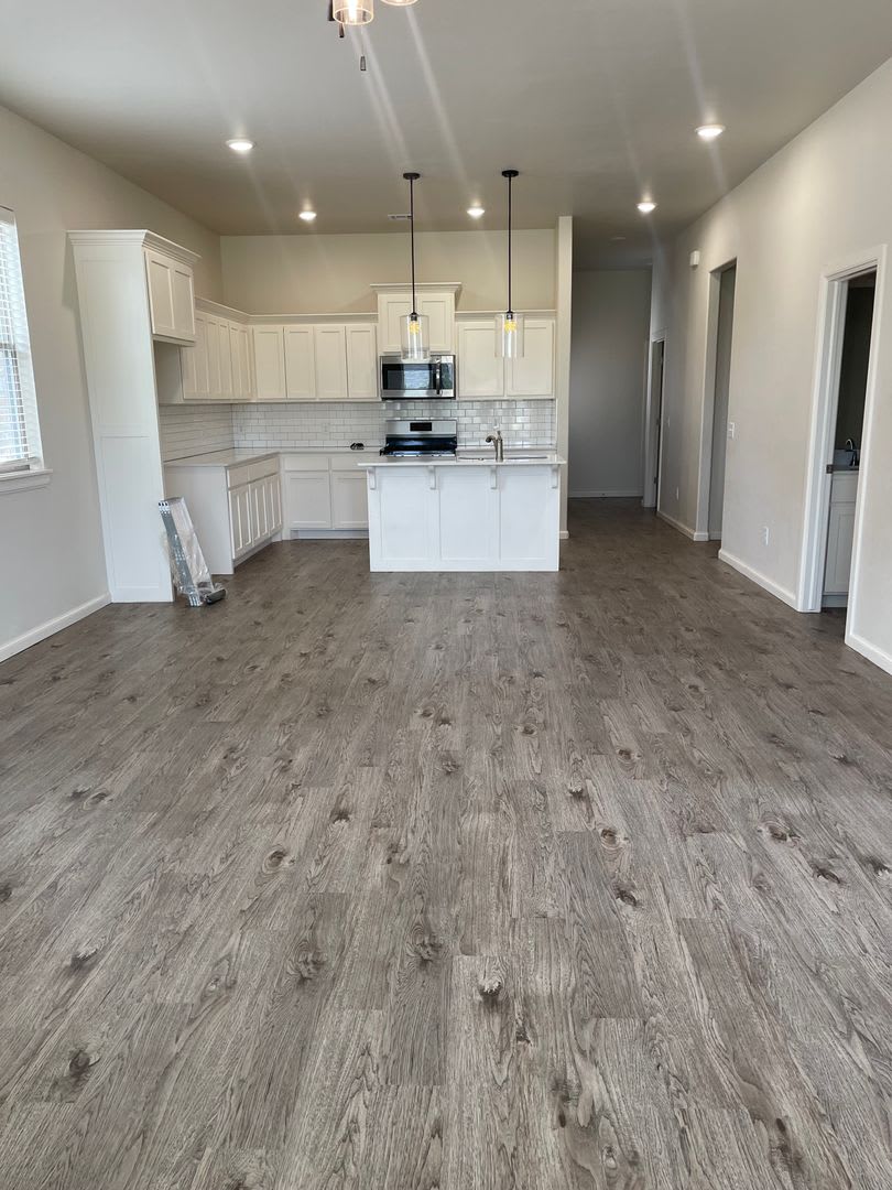 Beautiful 4 bed 3.5 bath home with a game room in The Enclave! – photo 3