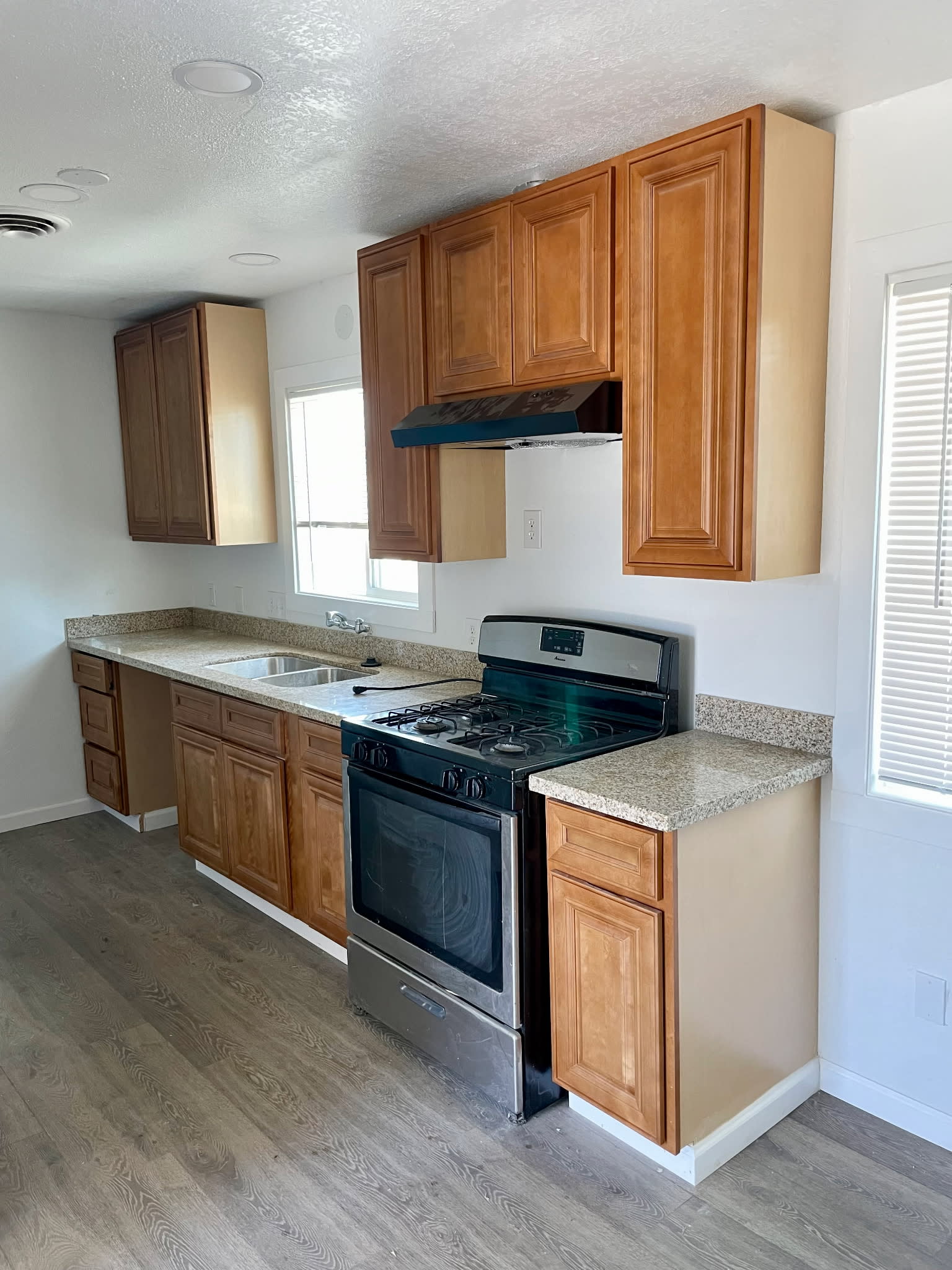 867 Edythe Street – photo 4