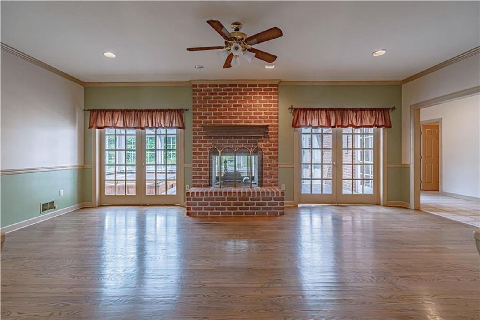 Elegant Living Awaits: Luxurious 4-Bedroom Home with Pool in Bethlehem Area School District – photo 5