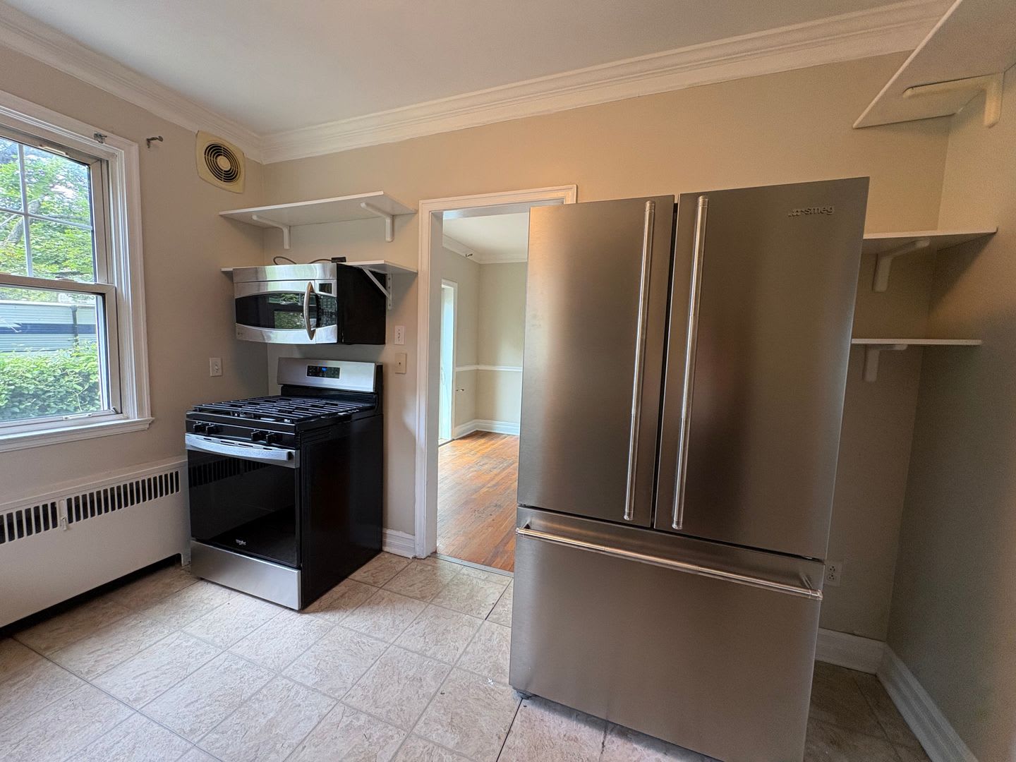 3 Bedroom/1.5 bath house with Basement and Fenced Backyard! – photo 3