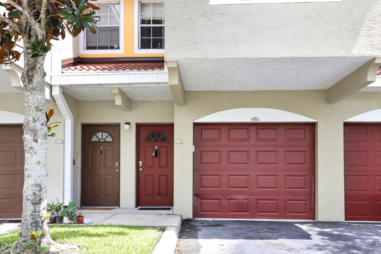 3bd/3bth In Las Palmas, Near UTC w/ Garage – photo 1