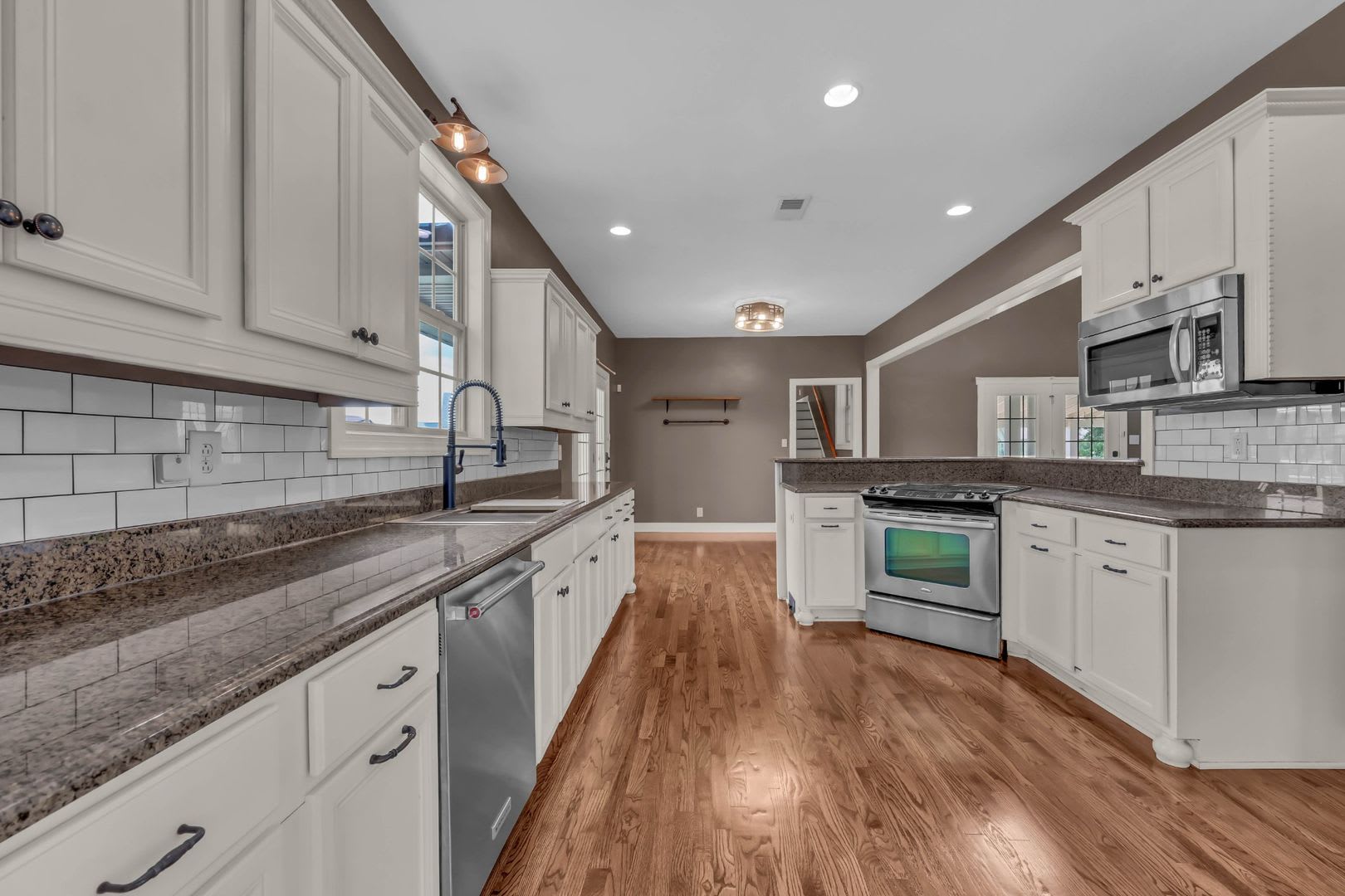 Residential Home in the Beautiful, Hickory Wild! – photo 4