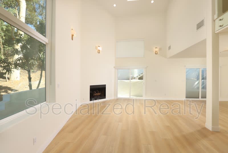 1827 Hill Drive – photo 3