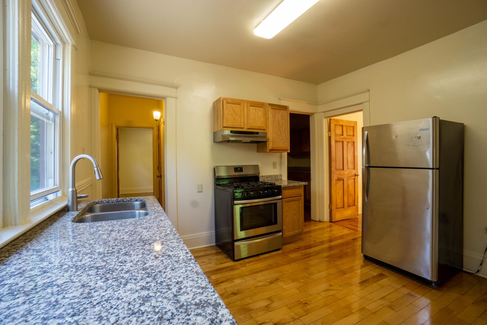 718 Livingston Ave – photo 2