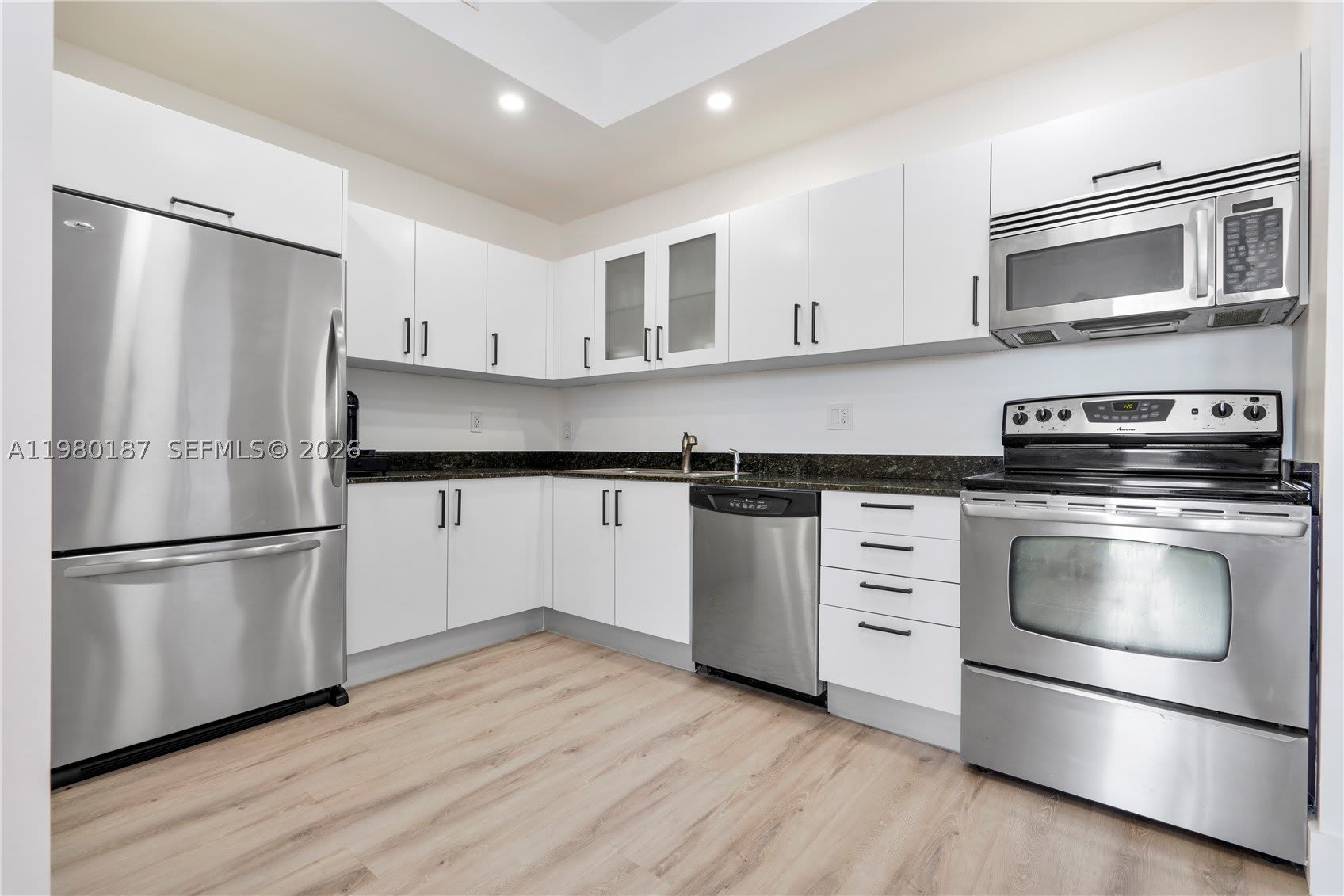 3250 Grand Ave – photo 3