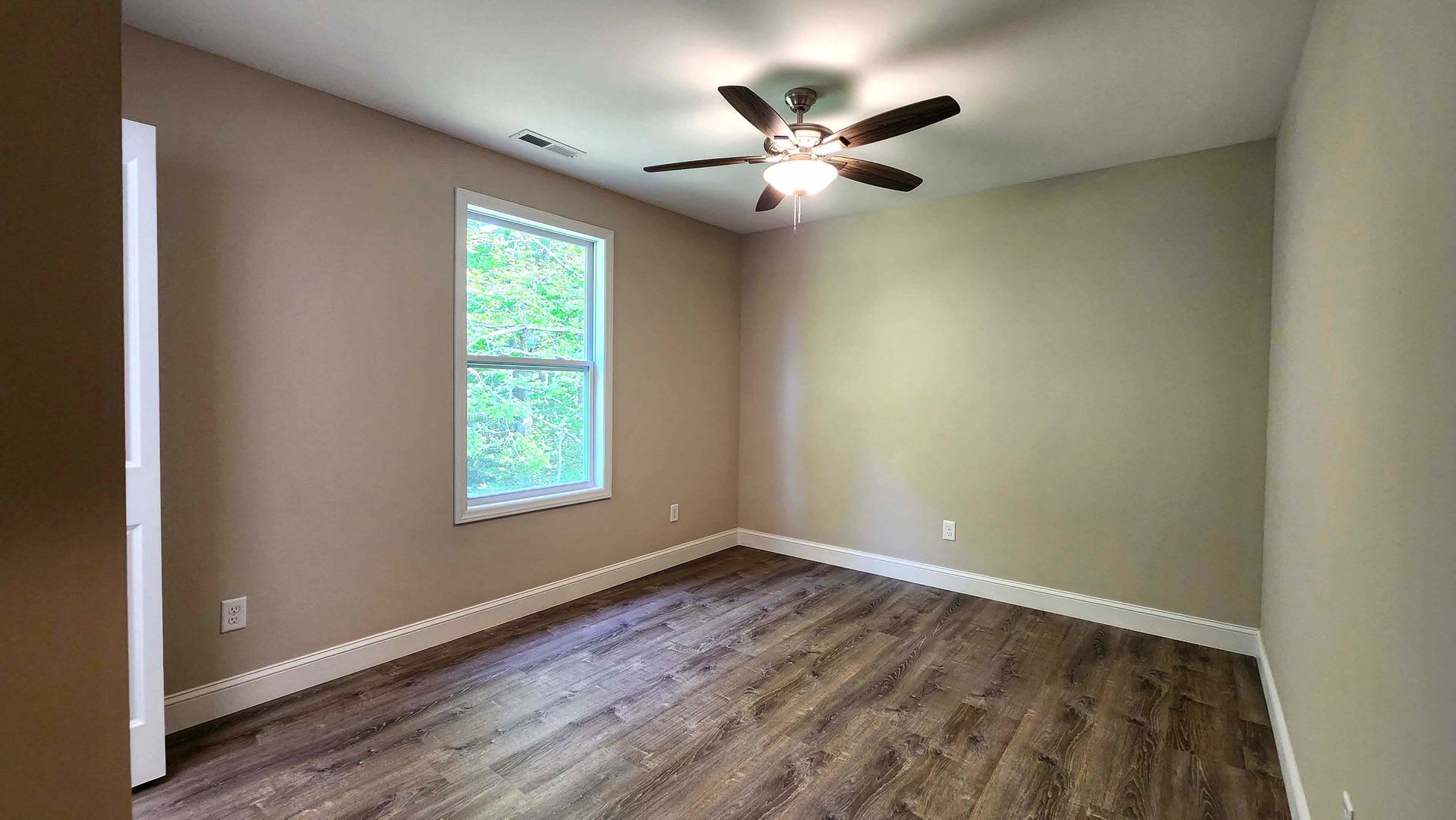 Lovely Newer Home – photo 4