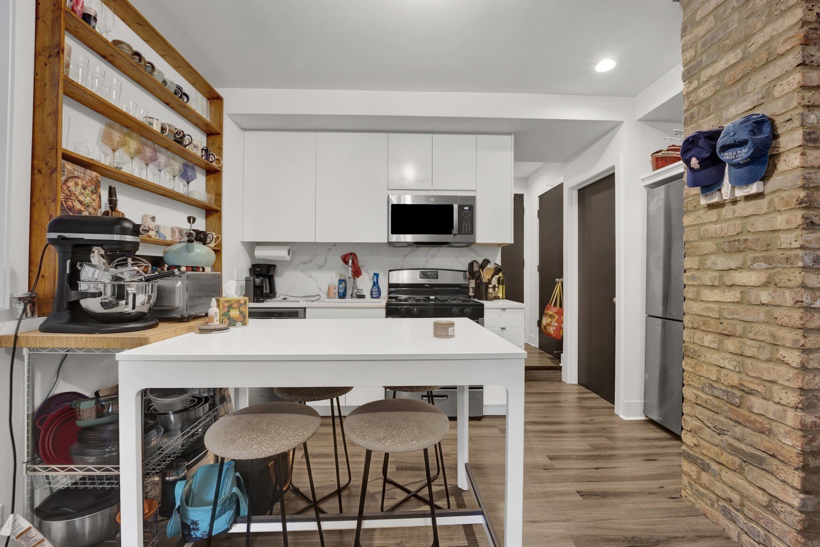 2750 N Kenmore Avenue – photo 3