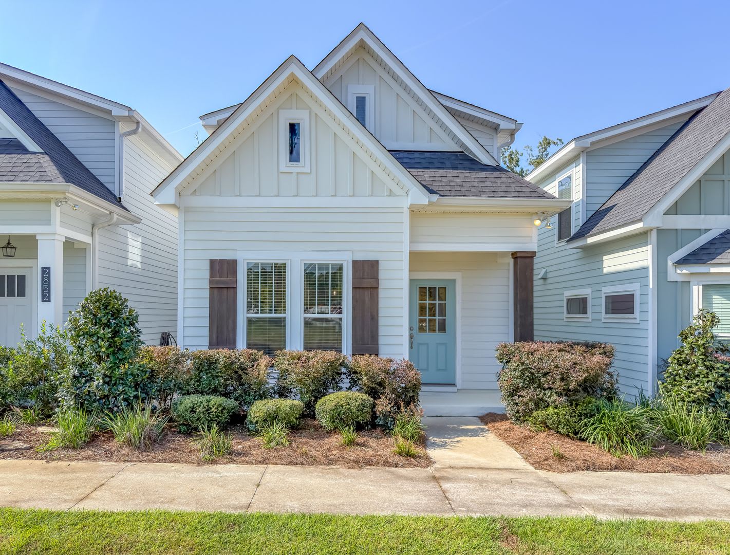 Canopy Modern Ne 3 2 5 W Stainless Steel Appliances Granite Counters Resort Style Amenities 2075 Month Avail Now – photo 2