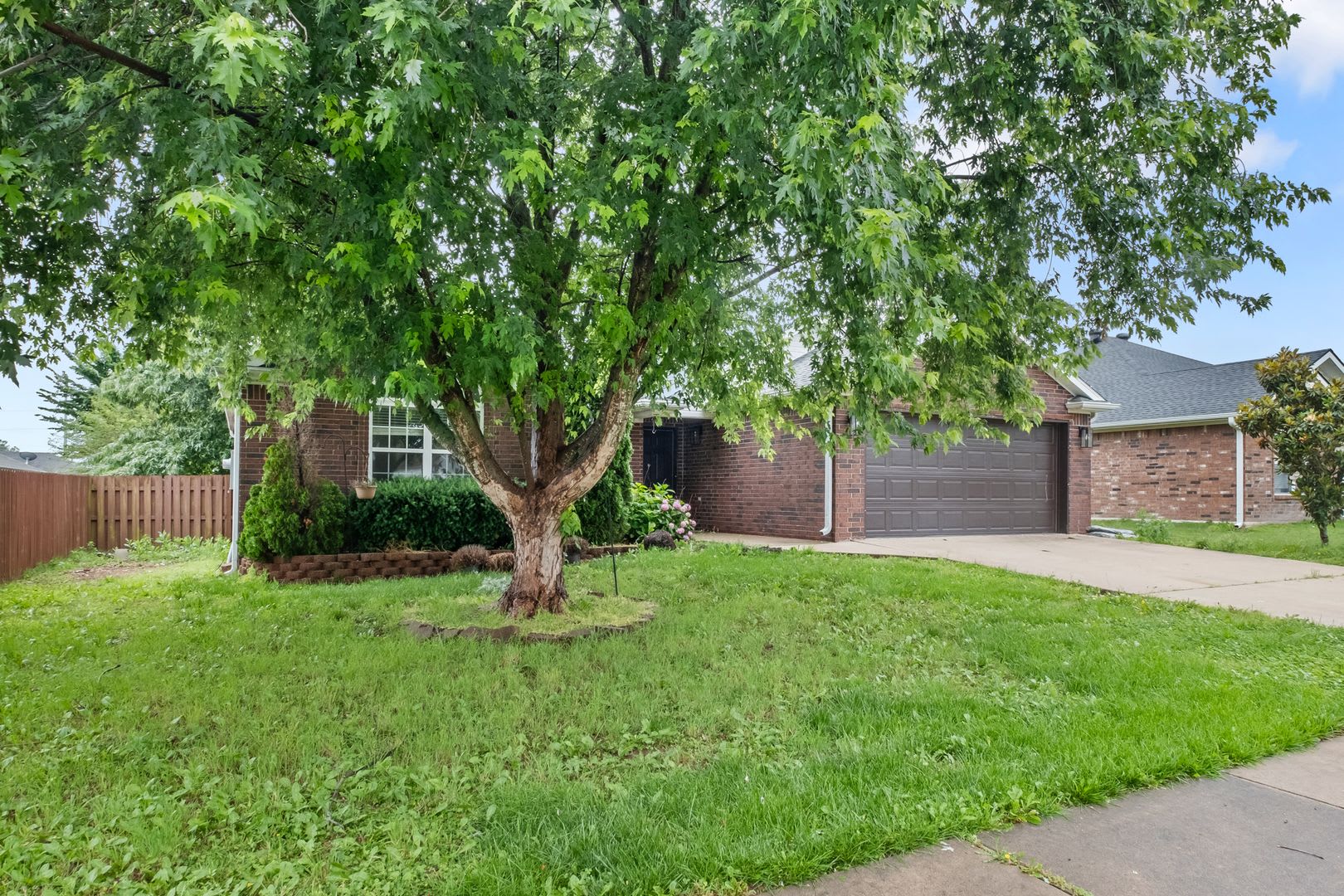 Stylish 3 Bed, 2 Bath Retreat with Modern Touches & Fenced Yard! – photo 4