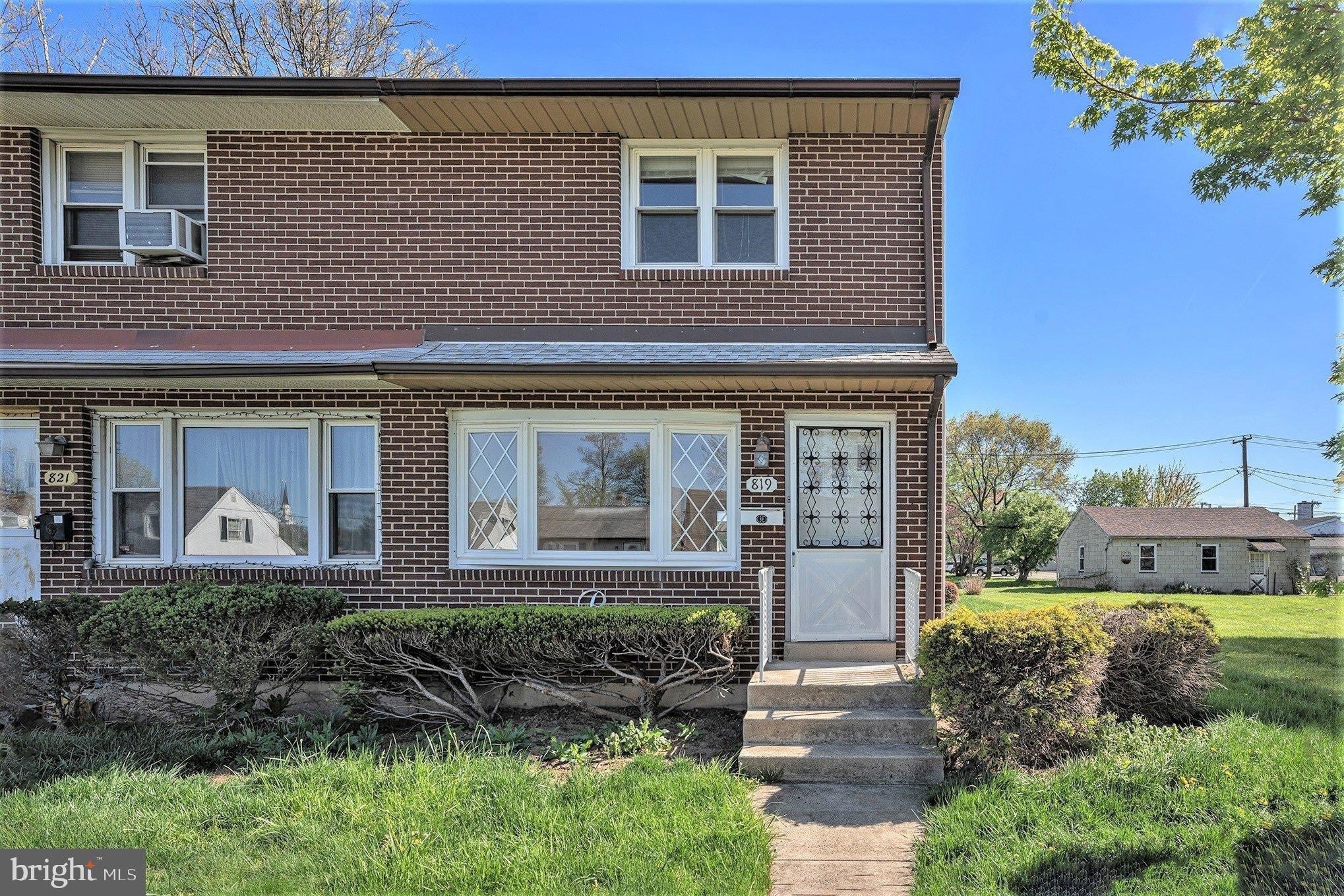 819 W 4TH Street – photo 2