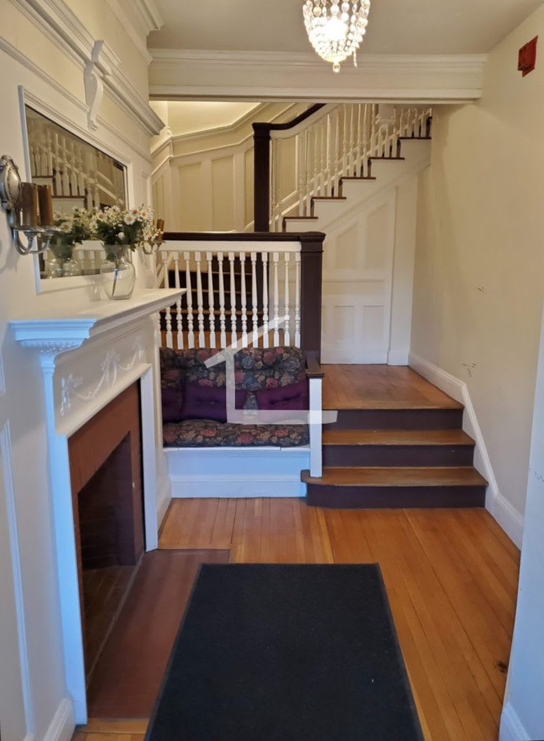 Charming 2 Bedroom No Broker Fee – photo 2