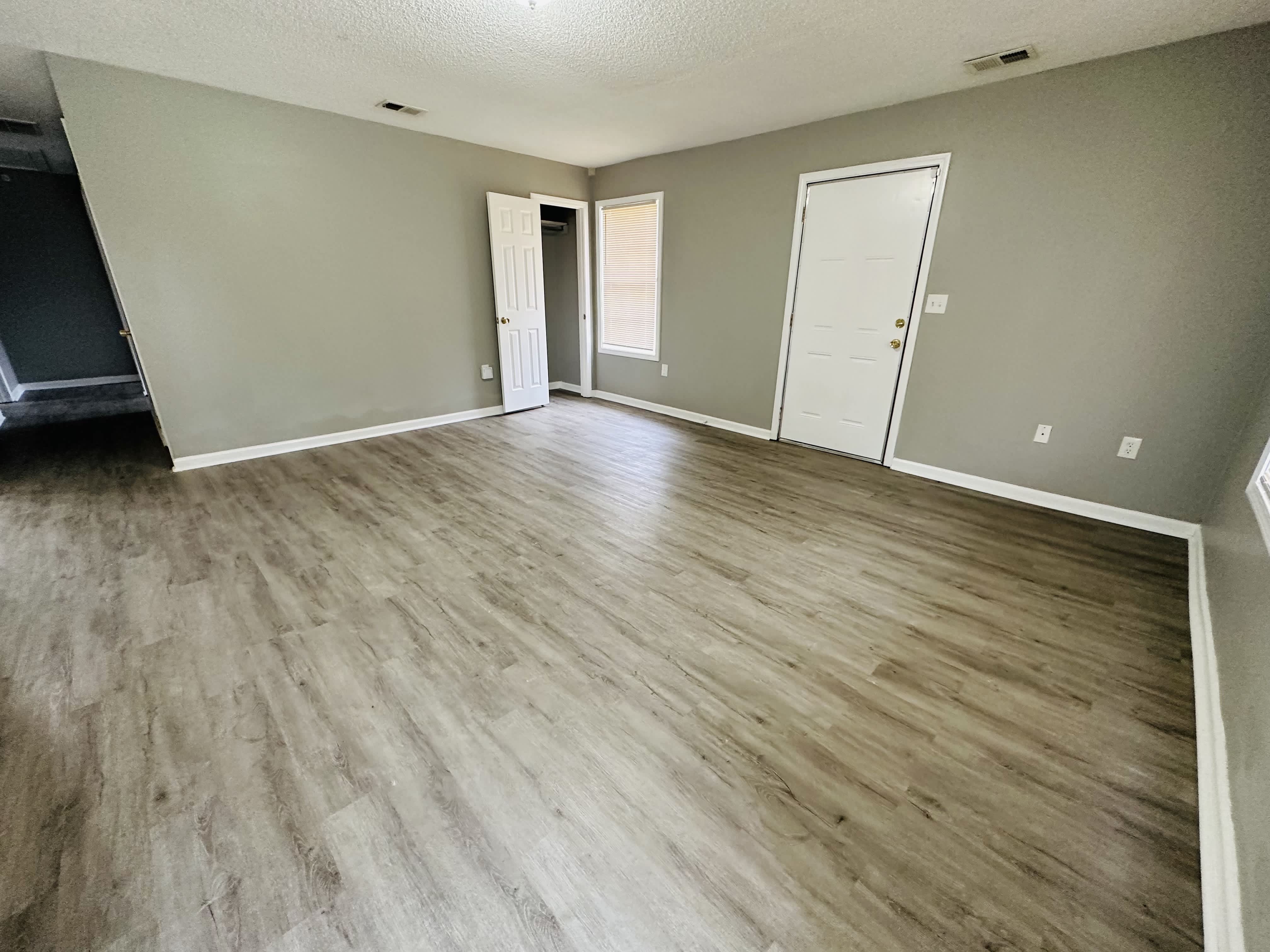 715 Ayers St – photo 2
