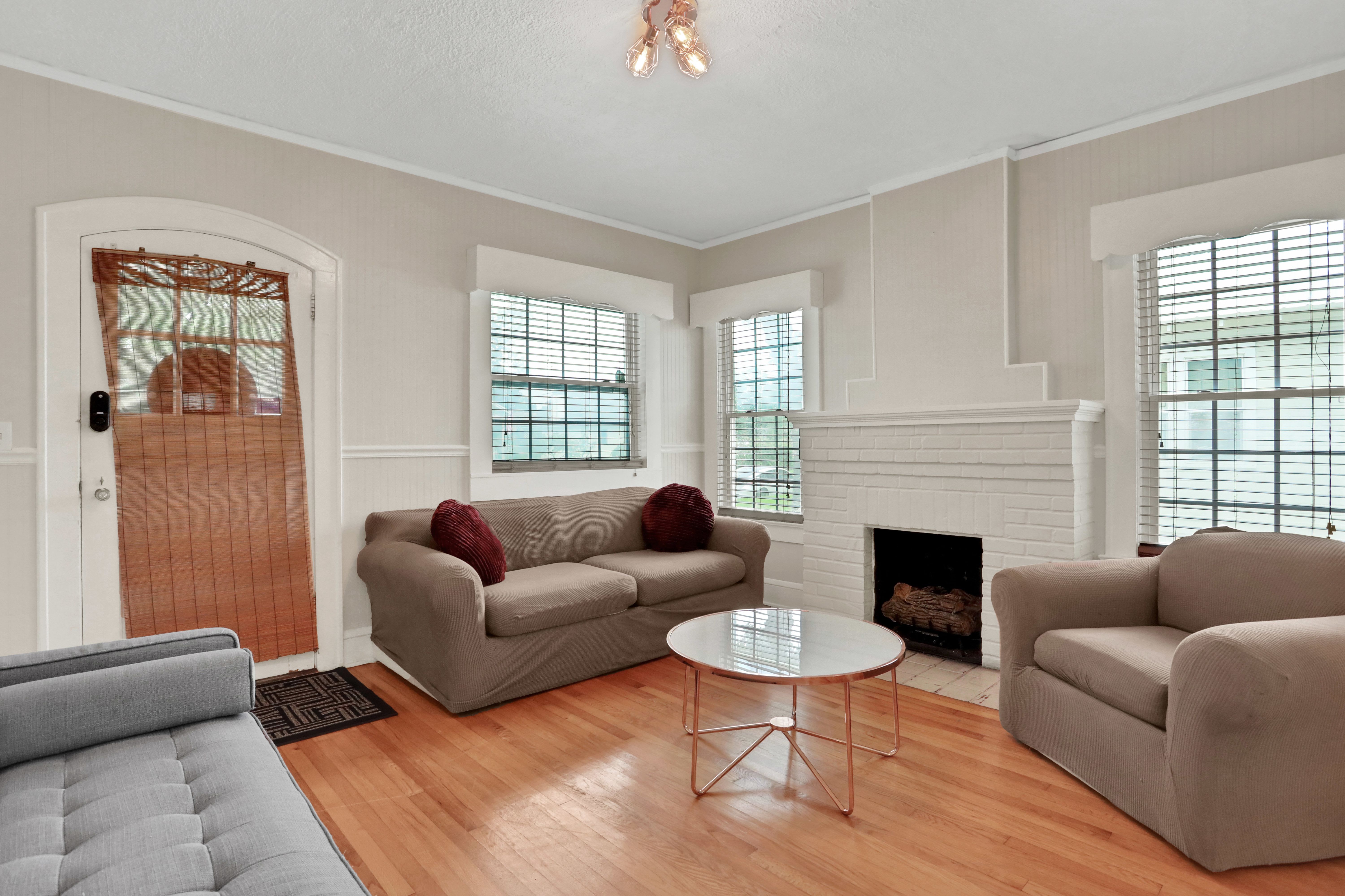 4318 Lexington Avenue – photo 4