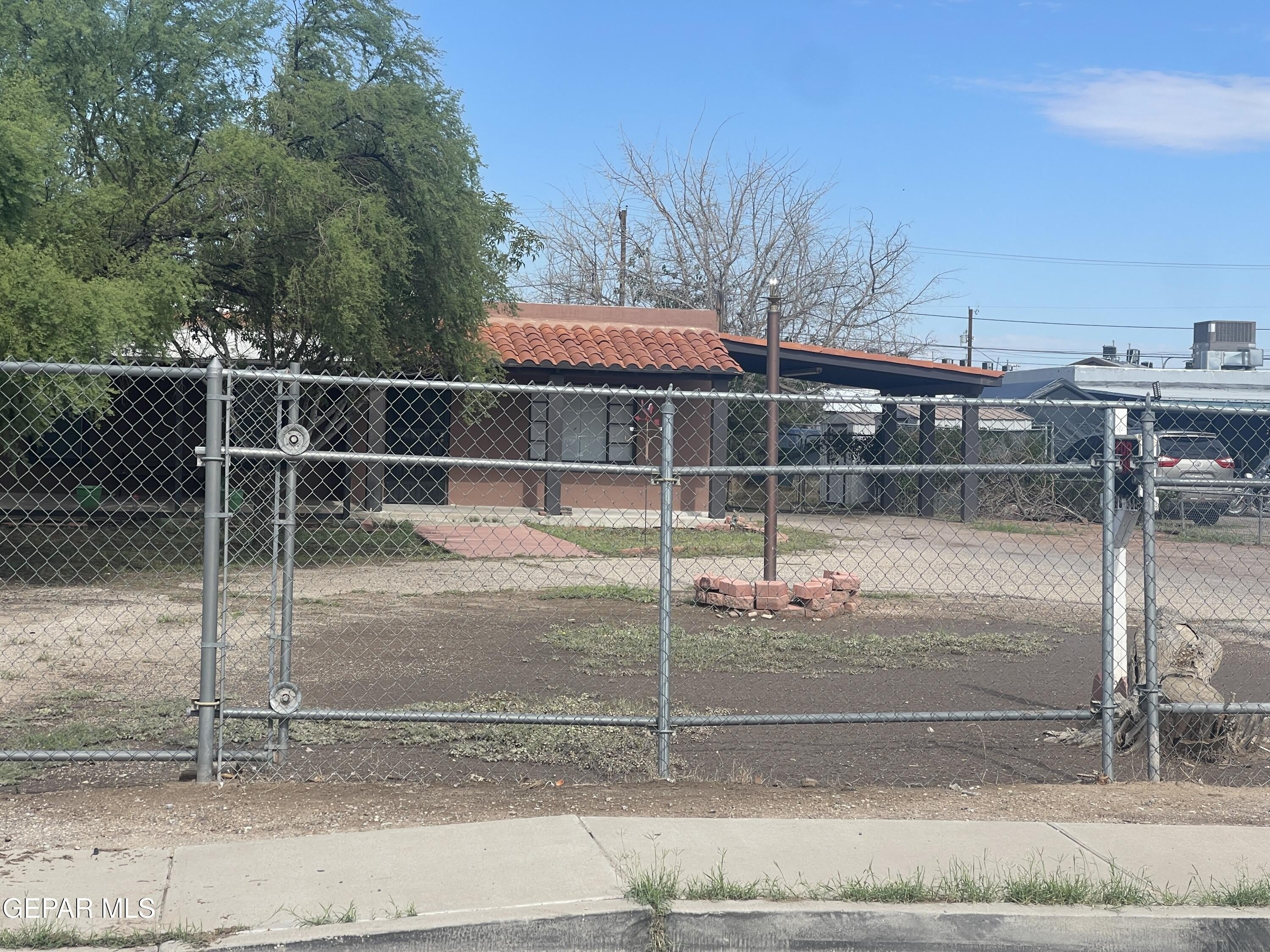 7817 WEST Drive – photo 2