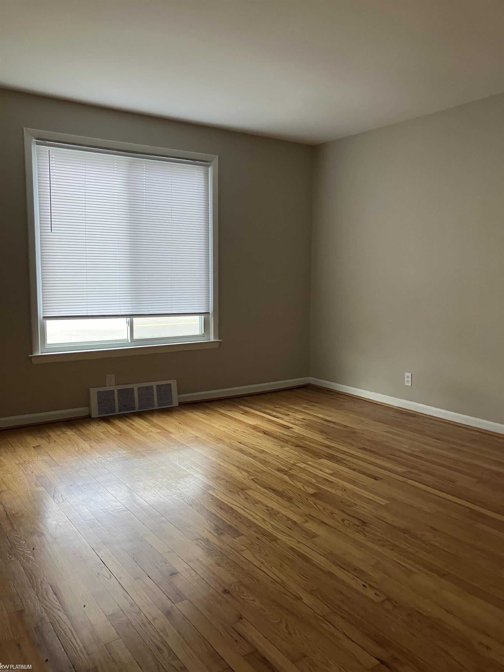 172 N 1 Avenue – photo 5